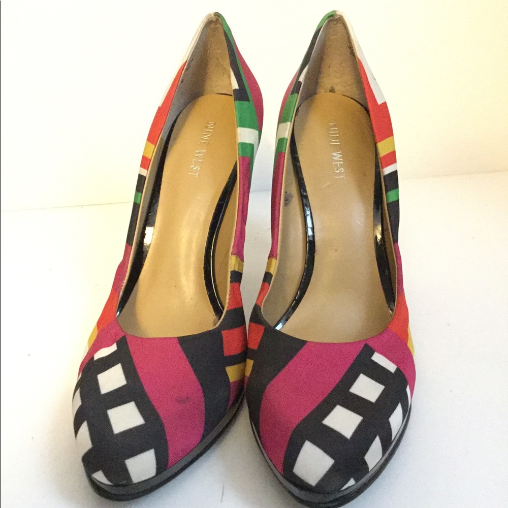 Geometric funky Nine West size 7 platform 4” pumps